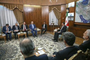 
Le ministre syrien des Affaires étrangères rencontre le premier vice-président iranien à Téhéran 
