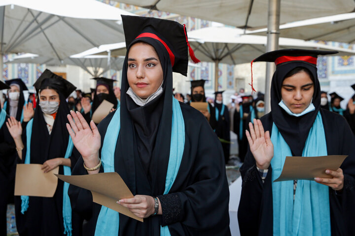 زنان، درخشش در آموزش عالی و عقب‌گرد در مشارکت اقتصادی