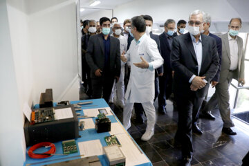 بازدید بهرام عین اللهی وزیر بهداشت، درمان و آموزش پزشکی از شرکت سرم‌سازی ثامن مشهد