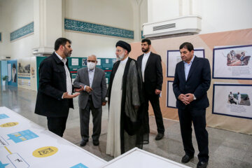 بازدید رییس جمهور از نمایشگاه در حاشیه نخستین جلسه شورای عالی جهاد سازندگی