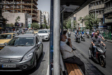 تهران؛ تقاطع خیابان جمهوری اسلامی و خیابان حافظ