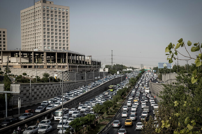 چرا طرح ایجاد خطوط تردد خودروهای پُرسرنشین در تهران اجرا میشود؟