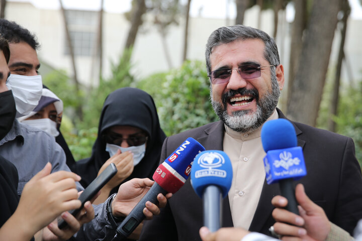 پاسخهای صریح پاستورنشینان به پرسشهای ریز و درشت خبرنگاران