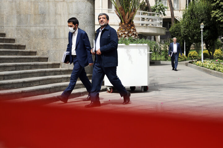 پاسخهای صریح پاستورنشینان به پرسشهای ریز و درشت خبرنگاران