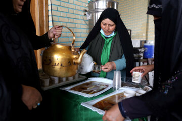 کارگاه دوخت لباس شیرخوارگان حسینی در صحن امامزاده حسین (ع) قزوین