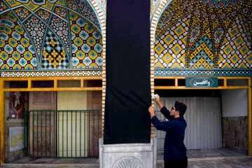 
Le mausolée de Hazrat Masoumeh se prépare pour les cérémonies de deuil du Muharram
