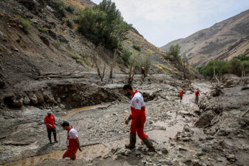 Inondations en Iran : l'opération de recherche des personnes portées disparues à Kan près de Téhéran 