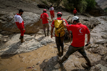 Inondations en Iran : l'opération de recherche des personnes portées disparues à Kan près de Téhéran 