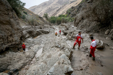 Inondations en Iran : l'opération de recherche des personnes portées disparues à Kan près de Téhéran 