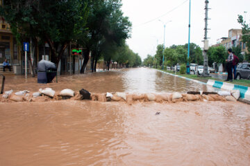 جاری شدن سیل در یزد