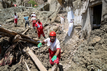 شهروندان و دستگاههای اجرایی اسلامشهر به سیلزدگان فیروزکوه کمک رسانی کردند