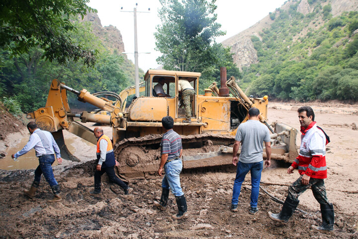 برق و تلفن روستاهای سیلزده بخش مرزن آباد وصل شد