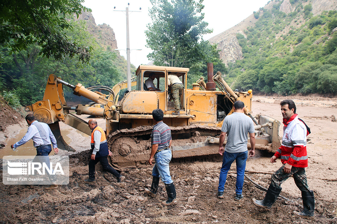 هلال احمر مازندران به بیش از ۴هزار نفر از آسیب دیدگان سیلاب امداد رسانی کرد