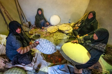 پخت نان نذری در روستای لاسجرد