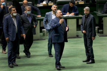 مجلس با بصیرت و دولت با شهامت سیاست ارز ۴۲۰۰ تومانی را اصلاح کرد
