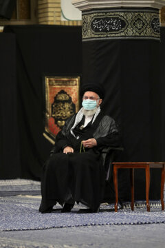 Muharram 2022: le Guide Suprême a assisté à la première nuit des cérémonies de deuil de l'imam Hussain 