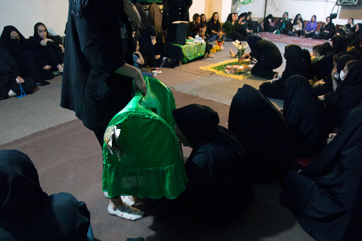 طنین نوای یا علی اصغر مادران ارومیهای در رثای شهید ۶ ماهه کربلا/ لالای علی جان