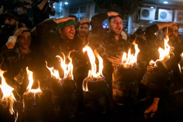 Muharram: Mash’al Gardani, ou le « roulement de la torche», un rituel traditionnel de deuil à Qom