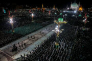 Traditionelles Ritual „Sham-e Ghariban” im Schrein von Imam Reza