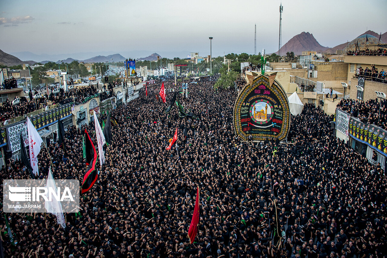 آیین سنتی نخل‌برداری در تفت یزد برگزار شد