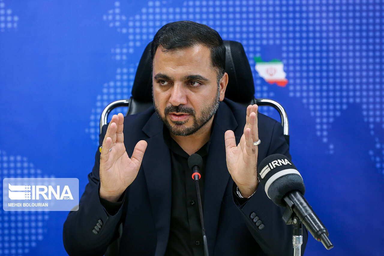 زارعپور: قرارداد خرید ماهواره خیام را به قرارداد انتقال تکنولوژی تبدیل کردیم