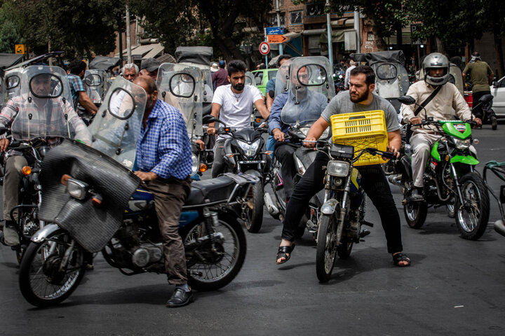 موتورسواری بدون گواهینامه و بیمه‌/ بی‌نظمی در شهر و گریز از قانون 