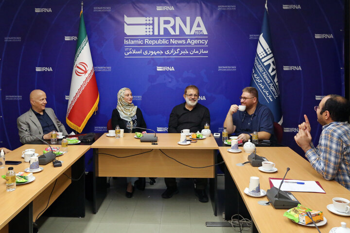پرویز فلاحیپور: نگران قضاوت خبرنگاران بودم/ نویسنده «بینشان»: دوگانگی ممیزی تلویزیون اذیتم میکند