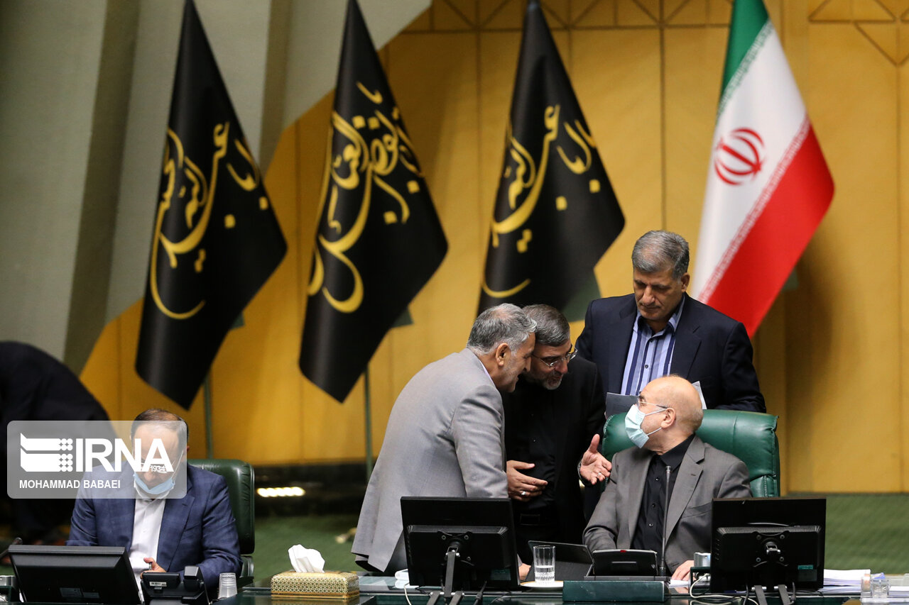 قالیباف: موضوع بازداشت زائر خمینی شهری در حال پیگیری است