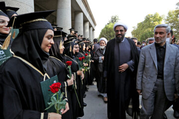 نامور ایرانی حکیم ابوعلی سینا کے مقبرے پر ڈاکٹر کا قومی دن منایا گیا