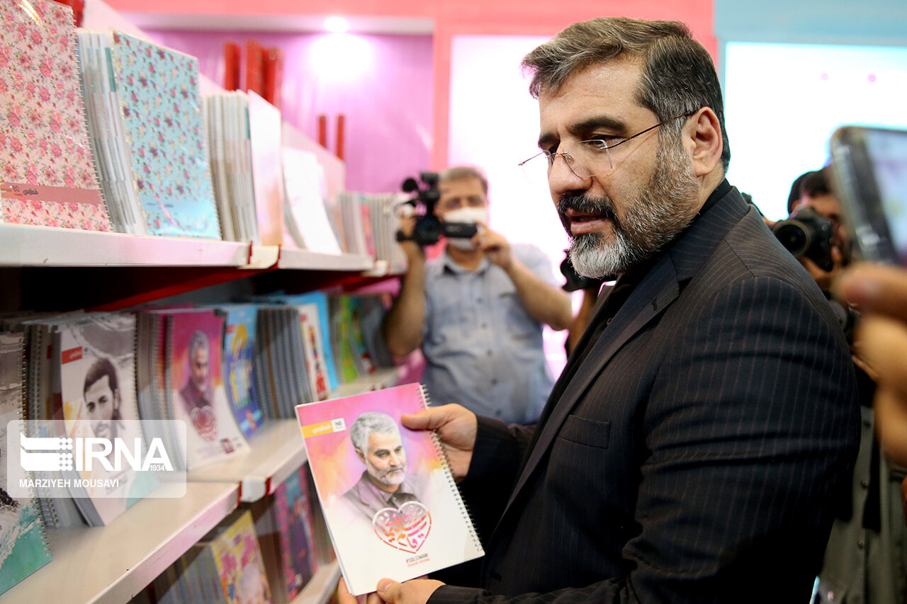 وزیر فرهنگ: استفاده از شخصیتهای ایرانی در نوشتافزار امیدوارکننده است