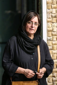 El cuerpo del difunto poeta Ebtehaj fue trasladado a Irán
