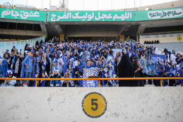 قلب آبی فیفا برای حضور بانوان استقلالی در ورزشگاه آزادی