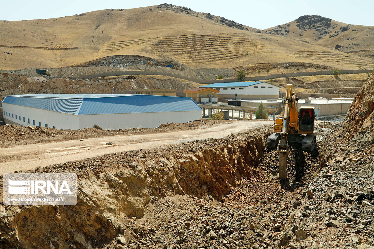 مشکل آب غرب مازندران با احداث سد و مهار آب های سطحی رفع می شود