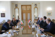 Der iranische Außenminister betont die Notwendigkeit, die nationale Einheit im Irak aufrechtzuerhalten 