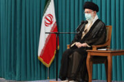 Ayatollah Khamenei trifft sich mit Präsident Raisi und Mitgliedern seines Kabinetts