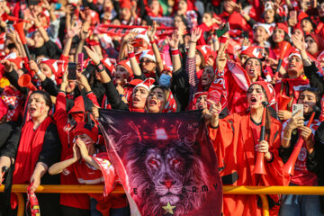 لیگ برتر فوتبال- پرسپولیس و نفت آبادان