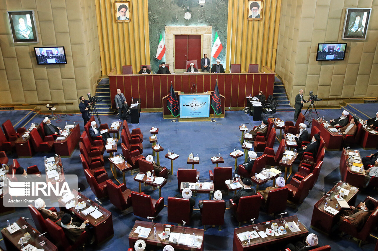 پابندیوں کے خاتمے سے متعلق مذاکرات میں قومی مالیاتی مفادات کا تحفظ کیا جائے: ایرانی ماہرین اسمبلی