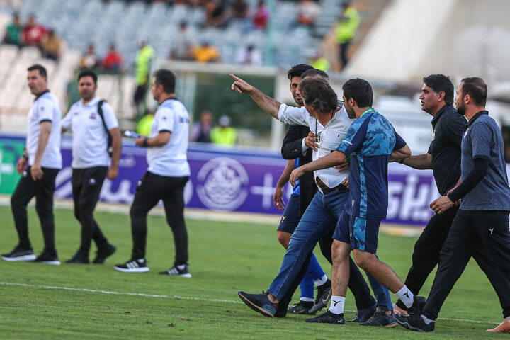 ساپینتو: با رفتن آجورلو میخواستم از استقلال بروم / دستیار مربی نساجی به من بی احترامی کرد