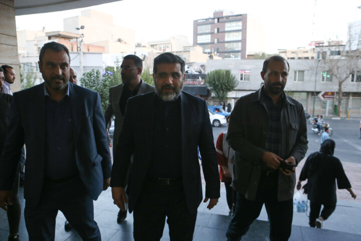 وزیر فرهنگ همزمان با روز سینما به تماشای «پسر دلفینی» نشست
