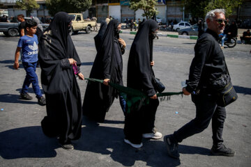 Erbain için Kerbelaya'ya gidemeyenlerin Tahran'daki Erbain yürüyüşü
