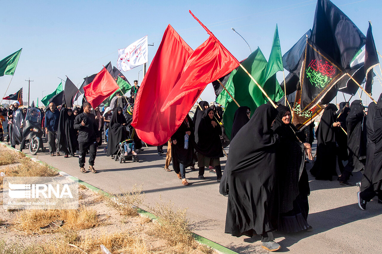آیین پیاده‌روی اربعین دلدادگان حسینی در استان یزد برگزار شد