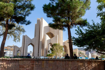 Irán conmemora a Shahriar en el Día Nacional de la Poesía y la Literatura Persa