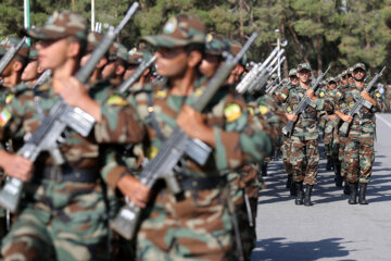 La cérémonie de clôture d'un stage de formation à l'université militaire de Téhéran