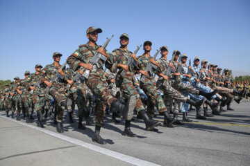 La cérémonie de clôture d'un stage de formation à l'université militaire de Téhéran