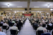  ایرانی کمانڈروں، بہادر سپاہیوں اور شہدا کے اہل خانہ سے رہبر انقلاب کی ملاقات