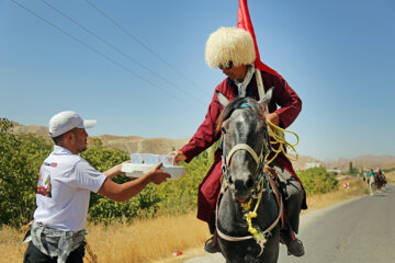 کاروان سوارکاران خراسان شمالی در راه مشهد