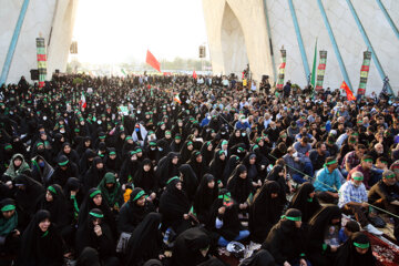 اجتماع بزرگ امام حسنیها در میدان آزادی