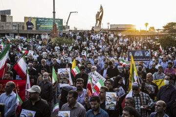 Ahvaz halkı Müslümanların kutsallarına saygısızlık yaparak ülkede kargaşa çıkarmayı hedefleyen provokatör unsurların eylemlerini kınamak için şehir meydanlarına akın etti. (bugün, Cumartesi)