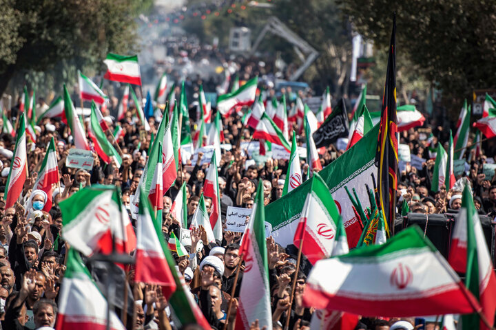 پاسخ ملت به آشوبگران؛ ایران به پا خاست