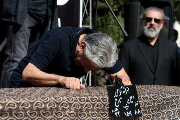 مراسم خاکسپاری امین تارخ